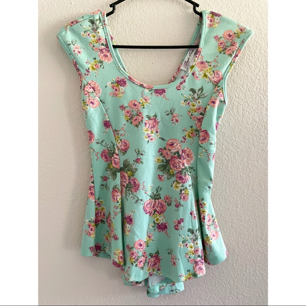 🌸3/$25🌸 Floral Peplum Style Top